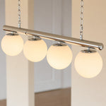 Afbeelding laden in galerijweergave, White globe glass shade close view