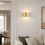 Afbeelding laden in galerijweergave, Gold brass wall light in a refined interior