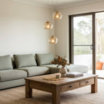 Afbeelding laden in galerijweergave, Tracian Dimpled Globes 3-Lichts Hanglamp – Sculpturale Amber Verlichting Ideaal voor Lounge of Entree