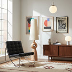 Afbeelding laden in galerijweergave, Pryssa sculpturale keramische vloerlamp - ivoorkleurige linnen kap voor woonkameraccent