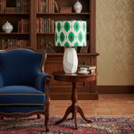 Cargar imagen en el visor de la Galería, Lámpara de Mesa Escultural de Cerámica Arivane – Luz de Mesa con Pantalla Decorativa de Tela para Mesas Auxiliares