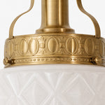 Afbeelding laden in galerijweergave, Embossed brass frame detail on the ceiling light