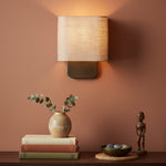 Bild in der Galerieansicht laden, Nolvara Zeitgenössische Wandlampe mit Stoffschirm – Minimalistische Metallleuchte für Schlafzimmer und Flur