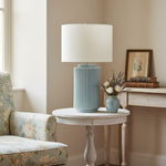 Afbeelding laden in galerijweergave, Ceruna minimalistische keramische tafellamp - keramische voet met een linnen lampenkap