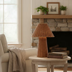 Załaduj obraz do przeglądarki galerii, Wickara rzeźbiarska mini lampa stołowa z rattanu – naturalne plecione wykończenie, odpowiednia na stoliki boczne i do przedpokojów