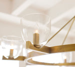 Afbeelding laden in galerijweergave, Auria met de hand geblazen glazen metalen kroonluchter - hedendaags messing ontwerp