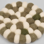 Załaduj obraz do przeglądarki galerii, Close view of handmade wool felt ball texture