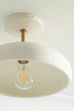 Afbeelding laden in galerijweergave, Radiica keramische gevlekte plafondlamp – handgemaakte verlichtingsaccent