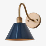 Afbeelding laden in galerijweergave, Narix Afgeronde Metalen Wandkandelaar - Strak Industrieel Ontwerp in Hedendaagse Stijl voor Slaapkamer en Lounge