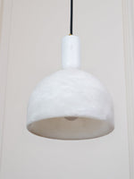 Bild in die Galerieansicht laden, Blair Alabaster Pendelleuchte