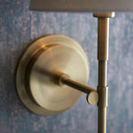 Afbeelding laden in galerijweergave, Cremaris metalen wandlamp met stoffen kap - tijdloze wandlamp voor binnenverlichting