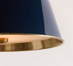 Afbeelding laden in galerijweergave, Forvara metalen hanglamp met paal - belvormige diffuser ontwerp voor keukeneilanden