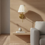 Afbeelding laden in galerijweergave, Cremaris metalen wandlamp met stoffen kap - tijdloze wandlamp voor binnenverlichting