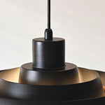 Charger l'image dans la visionneuse de la galerie, Suspension contemporaine à étages Layervelle – Lampe suspendue sculpturale en bois et métal pour salon