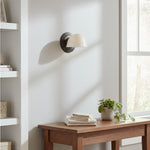 Afbeelding laden in galerijweergave, Fiea Geprofileerde Wandlamp – Art Deco Geïnspireerd Ontwerp met Zacht Sfeerverlichting voor Badkamer of Slaapkamer