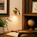 Załaduj obraz do przeglądarki galerii, Brass wall lamp installed in a warm interior