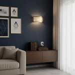 Afbeelding laden in galerijweergave, Liorin fretwerk wandlamp - moderne gebogen metalen en stoffen kap wandlamp voor hal of slaapkamer