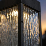 Załaduj obraz do przeglądarki galerii, Close-up of rippled clear shade and matte black wall light frame