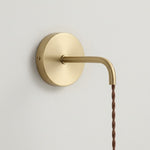 Afbeelding laden in galerijweergave, Cerelle Geplooide Keramische Wandlamp – Sculpturaal Geribbeld Ontwerp Kandelaar voor Slaapkamer of Gang N30