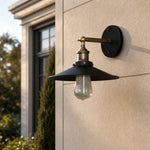 Afbeelding laden in galerijweergave, Outdoor wall lamp installed on exterior wall in daylight