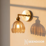 Afbeelding laden in galerijweergave, Gannon Vintage Lotus glazen wandlamp