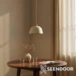 Afbeelding laden in galerijweergave, Forvara metalen hanglamp met paal - belvormige diffuser ontwerp voor keukeneilanden