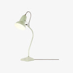 Charger l'image dans la visionneuse de la galerie, Mini lampe de table Modryx – Base pyramide design classique patrimonial pour la maison