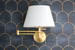 Bild in die Galerieansicht laden, Ornato Luxe Messing Schulhaus Wandleuchte - Art Deco Wandleuchte mit weißem Schirm