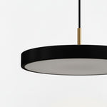 Bild in die Galerieansicht laden, Astris Geometrische Pendelleuchte – Moderne Metall-Hängeleuchte für Kücheninsel