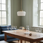 Cargar imagen en el visor de la galería, Lámpara colgante de vidrio opalino Lirra - Gota metálica moderna ajustable para cocina y comedor