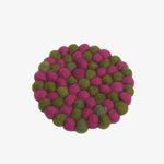 Załaduj obraz do przeglądarki galerii, Berry olive handmade felt ball coaster