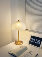 Bild in die Galerieansicht laden, Kleine Schirm-Tischlampe