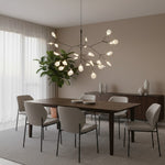 Afbeelding laden in galerijweergave, Floresta artistieke kroonluchter – organisch ontwerp met metaal en acryl voor eigentijdse ruimtes N66