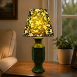 Load image into Gallery viewer, Vintage botanische tafellamp in een gestileerd interieur