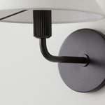 Afbeelding laden in galerijweergave, Diora Wandlamp - Moderne Messingarmatuur met Elegante Kap