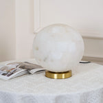 Bild in die Galerieansicht laden, Alabaster Kugel Tischlampe