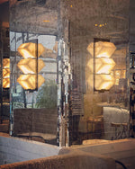 Bild in die Galerieansicht laden, Alabaster Treppenhaus-Wandleuchte