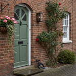 Afbeelding laden in galerijweergave, Boxar Buitenmuurlantaarn – Metalen Frame en Helder Glas voor Veranda's of Entrees