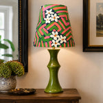 Cargar imagen en el visor de la Galería, Pink and green table lamp on a wooden console