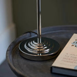 Afbeelding laden in galerijweergave, Tela 1‑licht en 3‑licht tafellamp – modern linnen en metaal voor nachtkastje of woonkamer