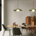 Carica l'immagine nella visualizzazione Galleria, Lampada a sospensione minimalista Yumi in resina scultorea elegante
