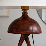 Załaduj obraz do przeglądarki galerii, Detail view of sculptural table lamp