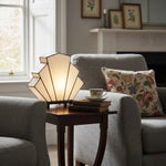 Afbeelding laden in galerijweergave, Kelsar Klassieke Tiffany Tafellamp – Met de Hand Gesneden Glas Art Deco Tafellamp voor Woonkamer of Slaapkamer