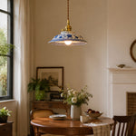 Afbeelding laden in galerijweergave, Blauwwitte keramische hanglamp met messingkleurige details
