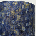 Afbeelding laden in galerijweergave, Blue gold fabric shade texture detail