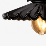 Cargar imagen en el visor de la Galería, Glossy black ceramic pleated shade detail