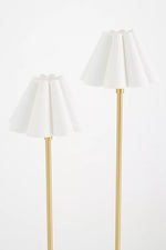 Afbeelding laden in galerijweergave, Capirise Gouden Geplooide Lampenkap Vloerlamp - Hedendaagse Metalen Verlichting voor Slaapkamer