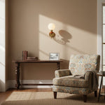 Afbeelding laden in galerijweergave, Noirvex Sculpturale Metalen Wandlamp – Elegant Verticaal Ontwerp voor Woonruimtes