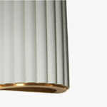 Cargar imagen en el visor de la galería, Lámpara de Pared Duova con Borde Ondulado - Latón Antiguo con Tela de Lino Adecuada para Sala de Estar y Dormitorio