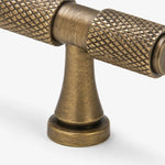 Afbeelding laden in galerijweergave, Antique brass cabinet pull mounting foot detail